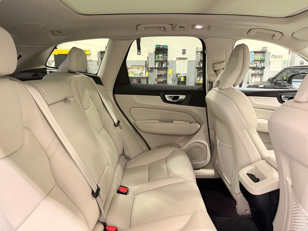 Used 2023 Gray Volvo  image 26