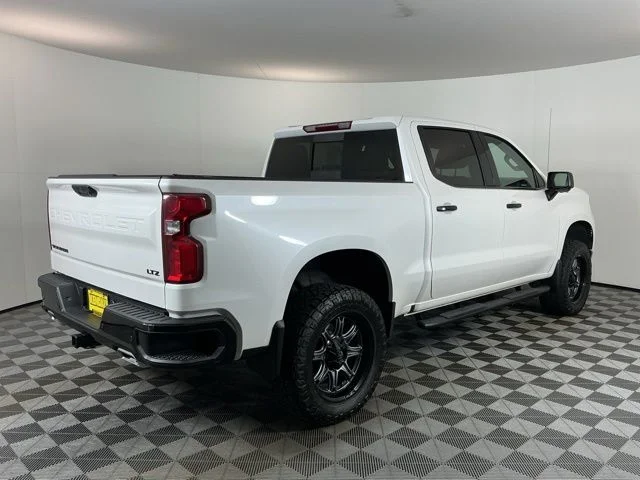 Used 2024  Chevrolet LTZ image 4