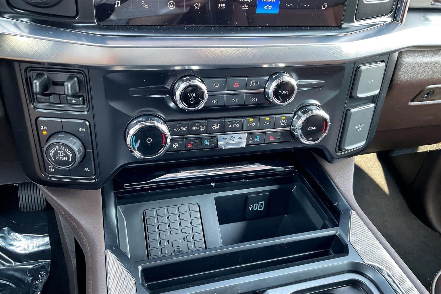 New 2026 Star White Metallic Tri-Coat Ford F-250® King Ranch® image 17