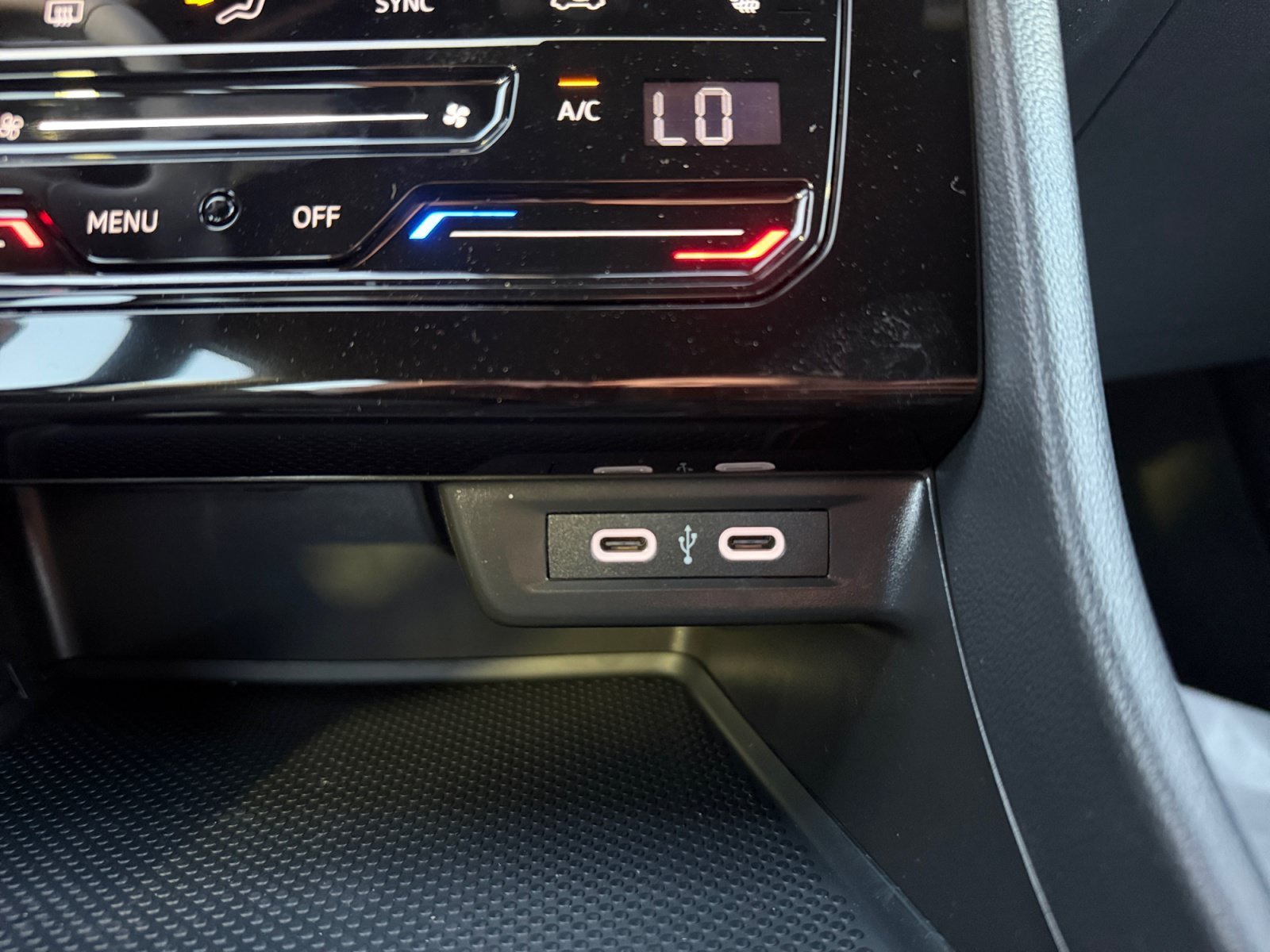 New 2027 PURE WHITE EXTE Volkswagen Sport image 17