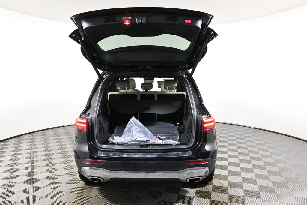 Used 2026 Night Black Mercedes-Benz GLB 250 image 33