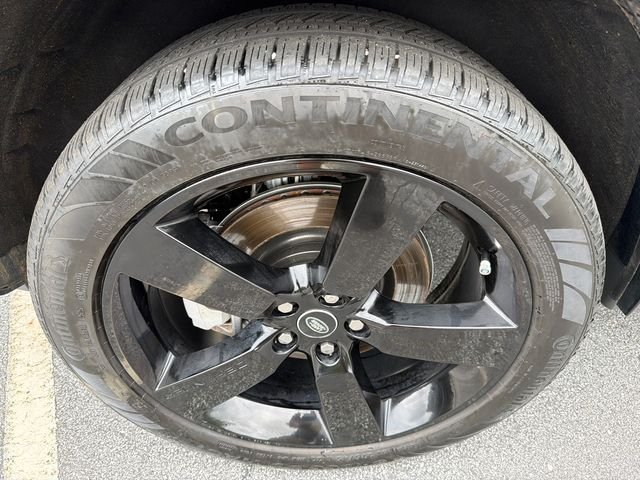 Used 2025  Land Rover X-Dynamic SE image 17