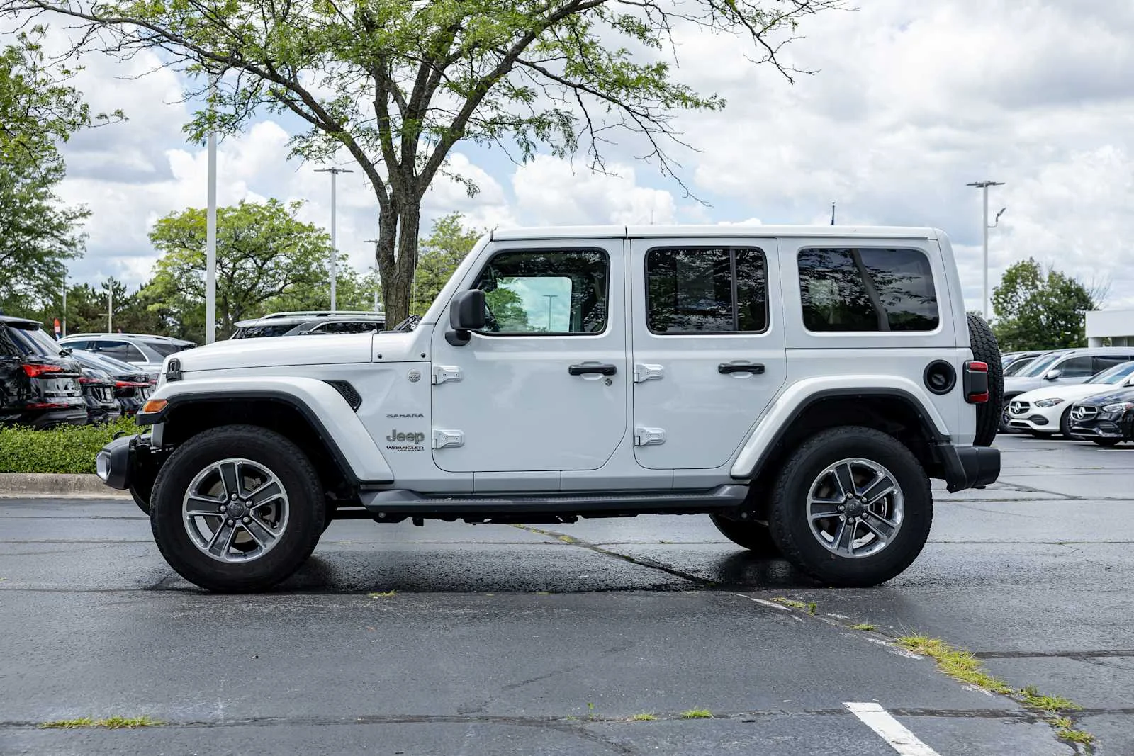 Used 2018 Bright White Clearcoat Jeep Sahara image 4