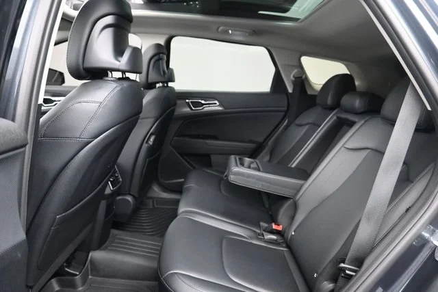 Used 2025 Gravity Gray Kia SX image 23