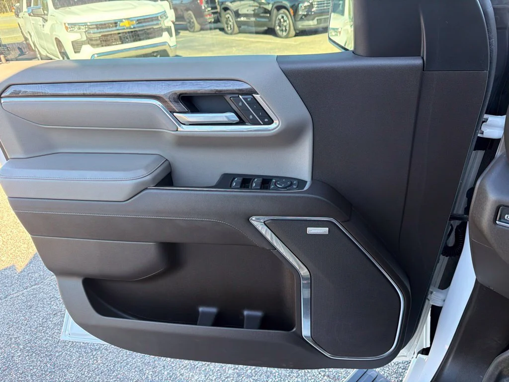 Used 2024 Iridescent Pearl Tricoat Chevrolet LTZ image 28