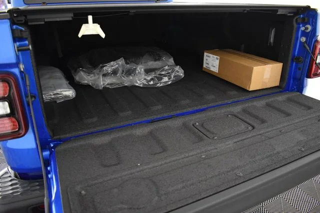 New 2026 Hydro Blue Pearl-Coat Exterior Paint Jeep Rubicon X image 20
