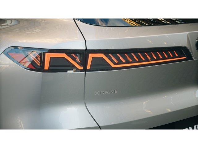 New 2027 Space Silver Metallic BMW  image 8