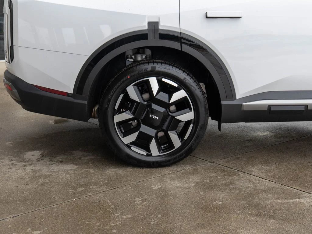 New 2027 Glacial White Pearl Kia S image 36
