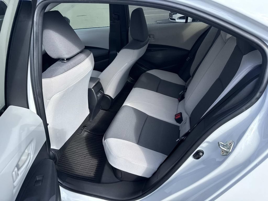 Used 2025  Toyota Hybrid LE image 9