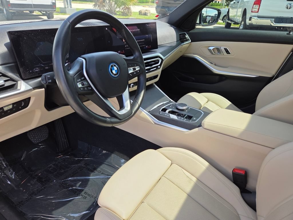 2023 BMW 3 Series 330e - Photo 28