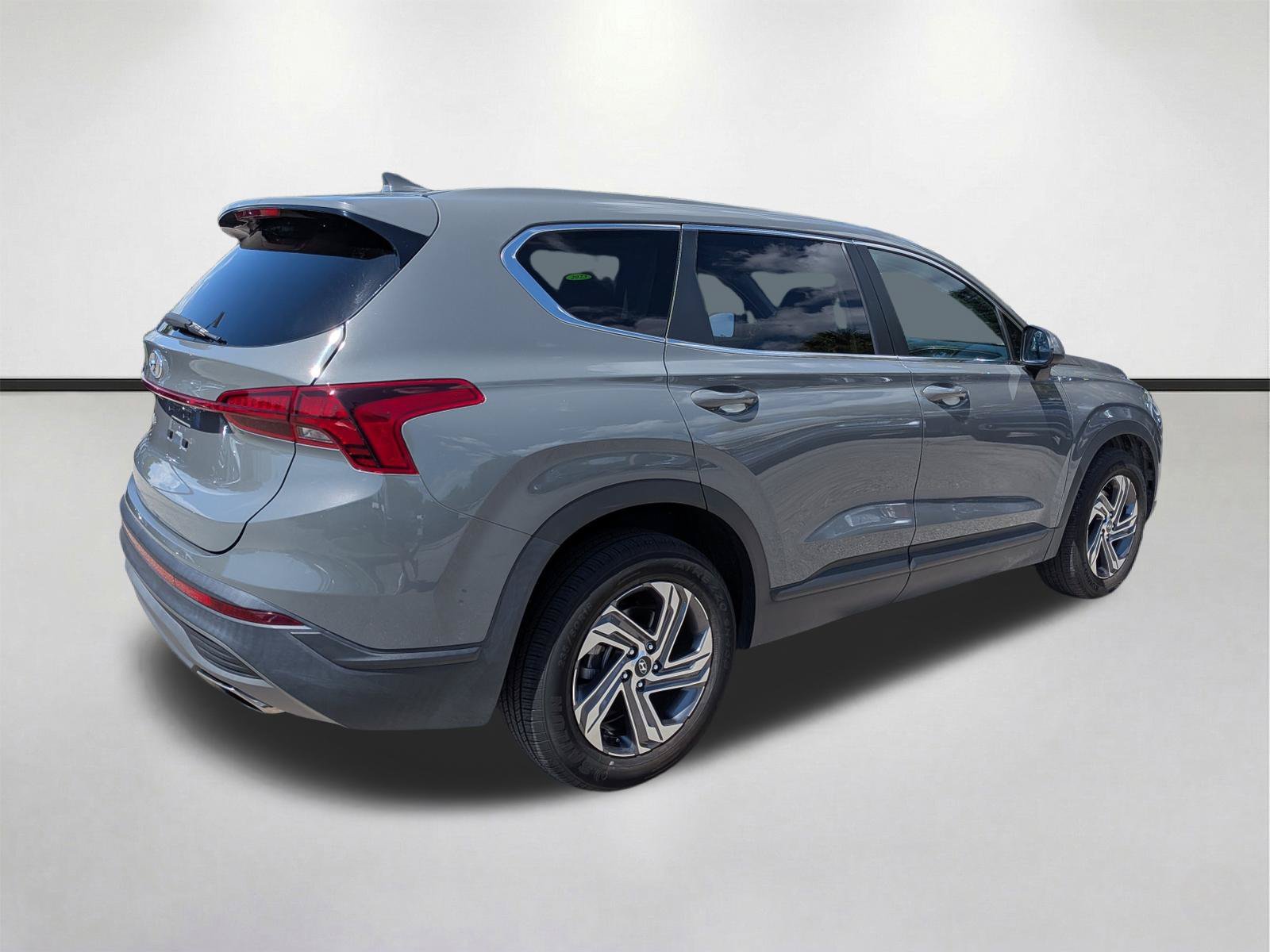 Certified Used 2023 Hampton Gray Hyundai SE image 4