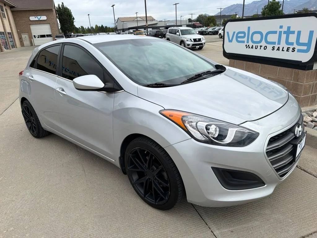 Used 2016 Silver Hyundai Base image 1