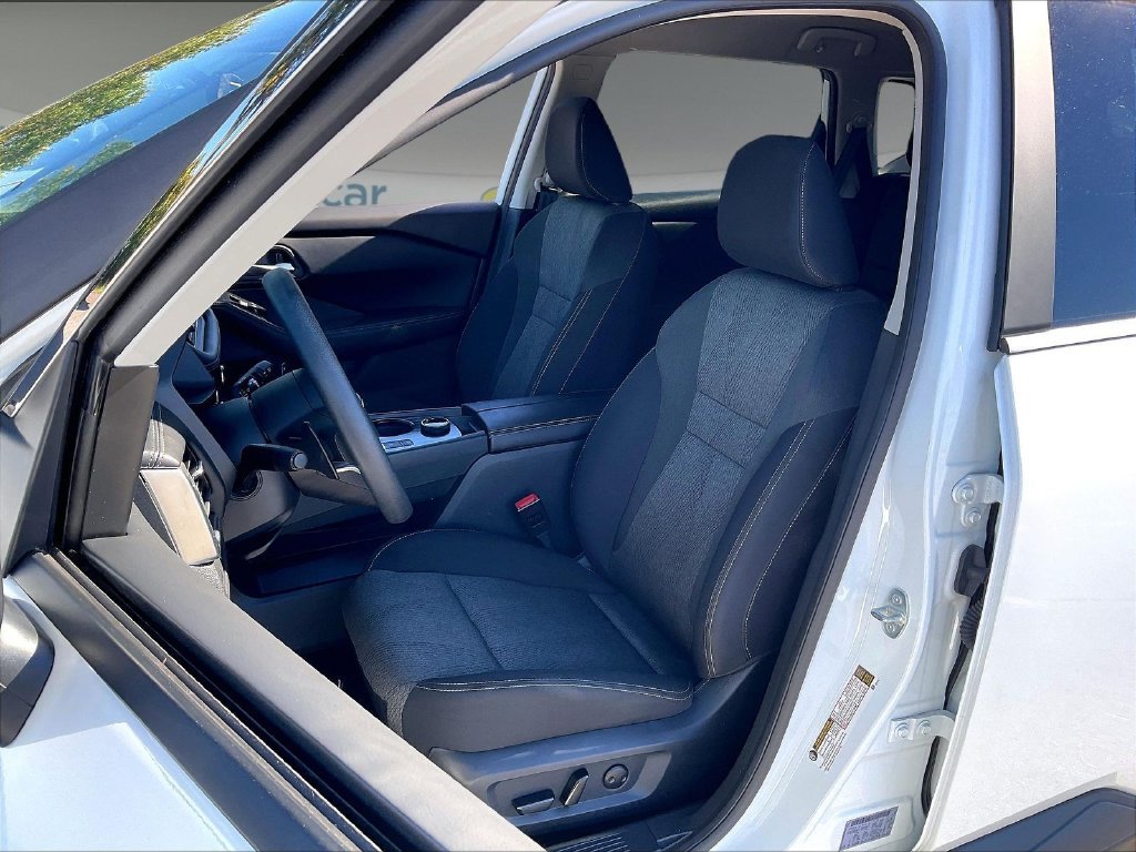 Used 2024 Everest White Pearl Nissan SV image 9