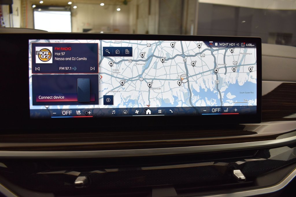 Used 2024 White BMW xDrive40i image 8