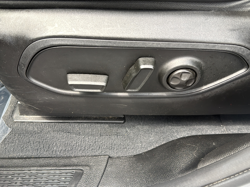 Used 2023 Silver Jeep Limited image 28