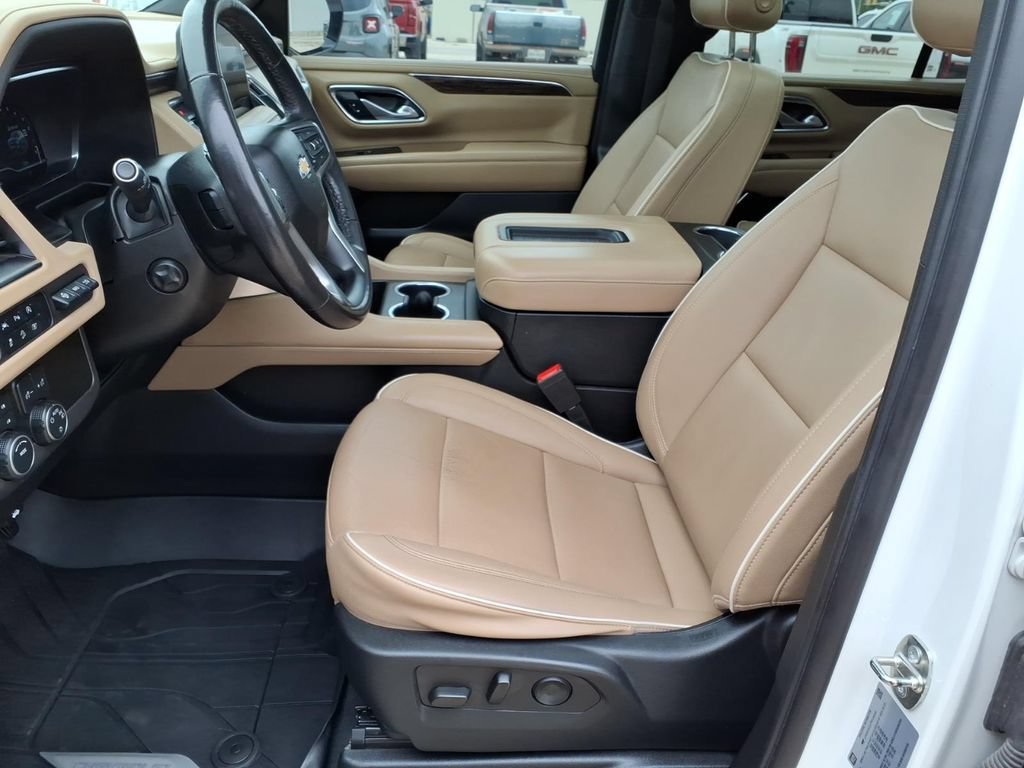 Used 2023 Iridescent Pearl Tricoat Chevrolet Premier image 16