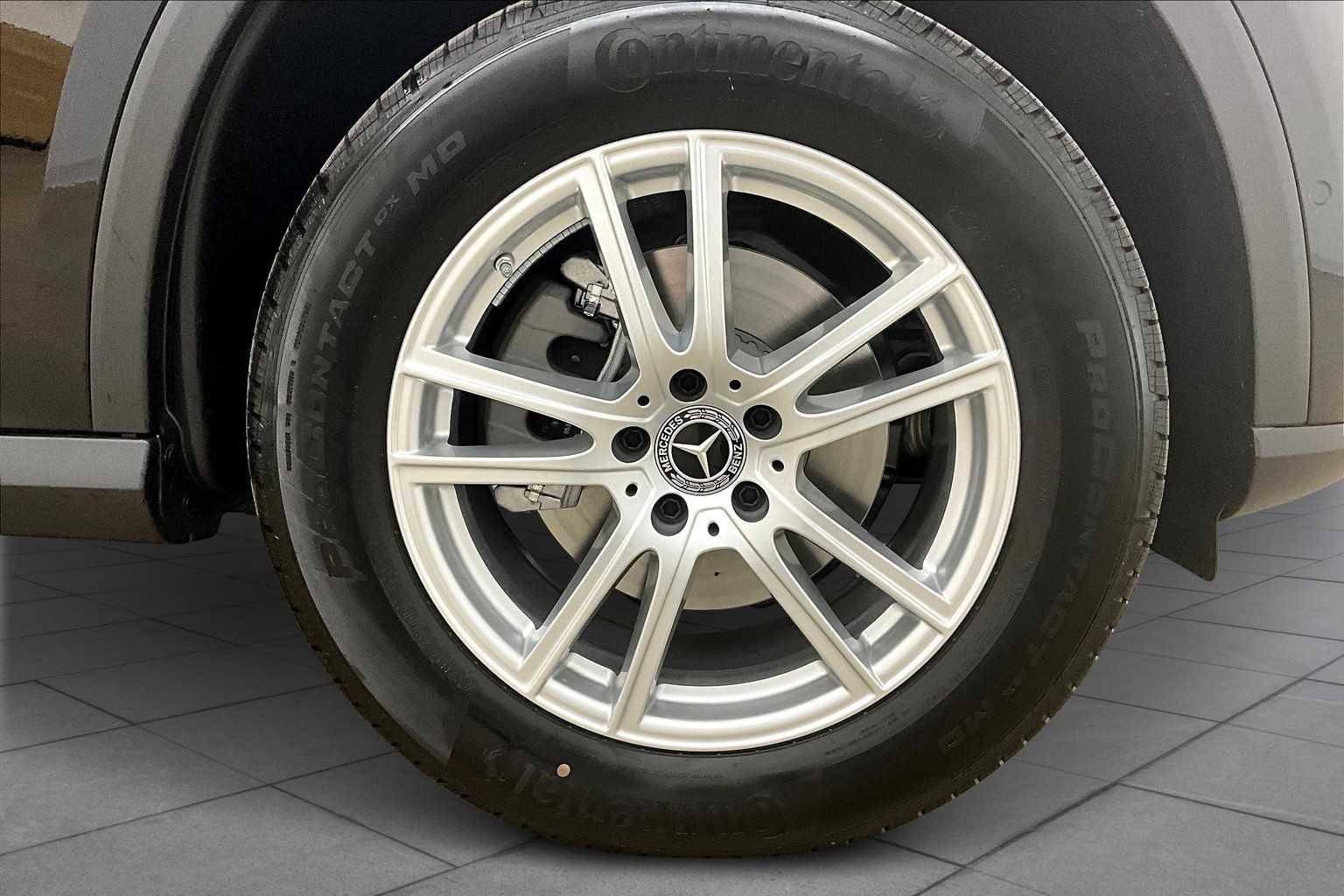 New 2026 Black Mercedes-Benz GLC 300 image 11