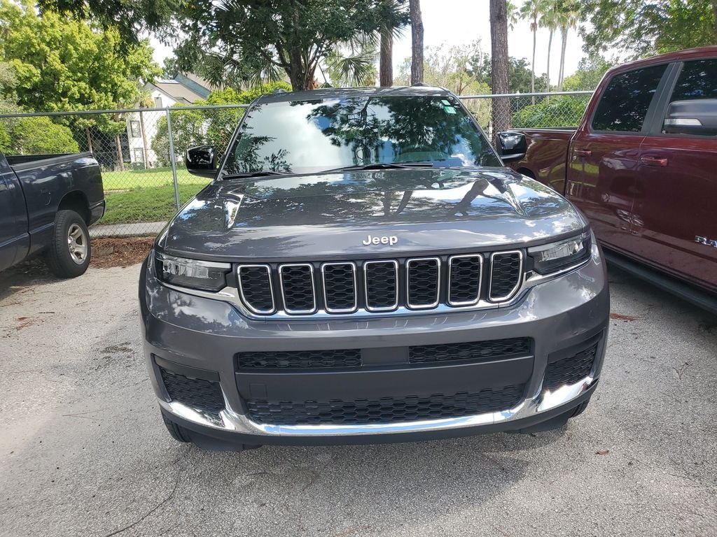 Used 2025 Gray Jeep Laredo image 3