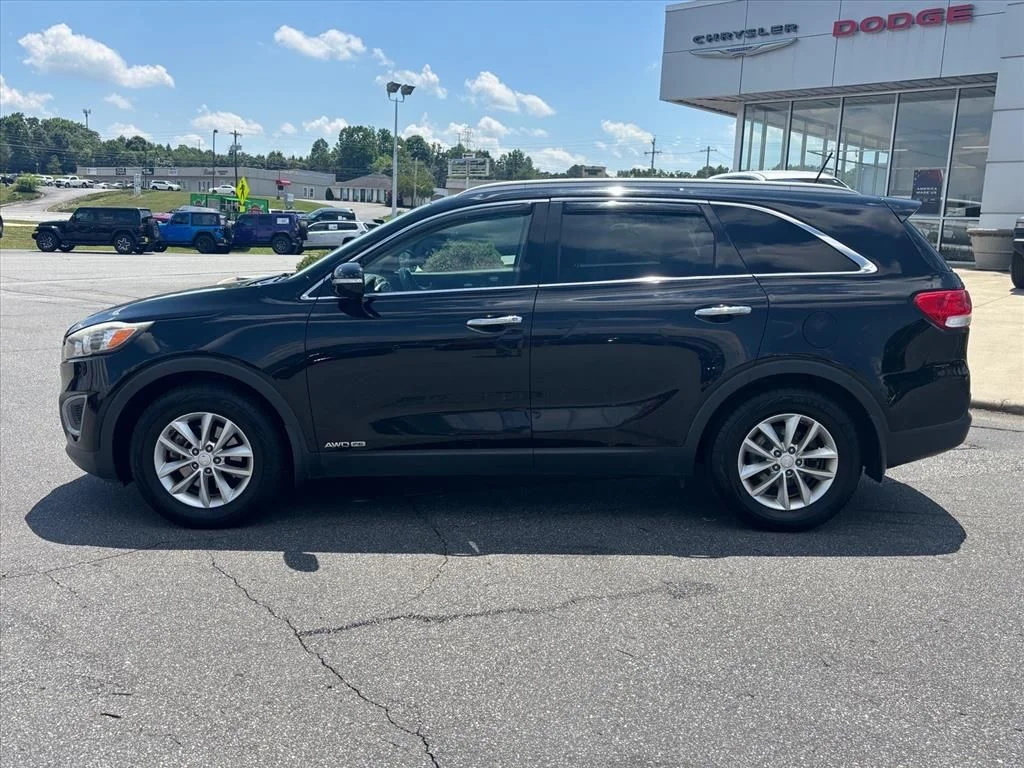 Used 2018 Black Kia LX image 23
