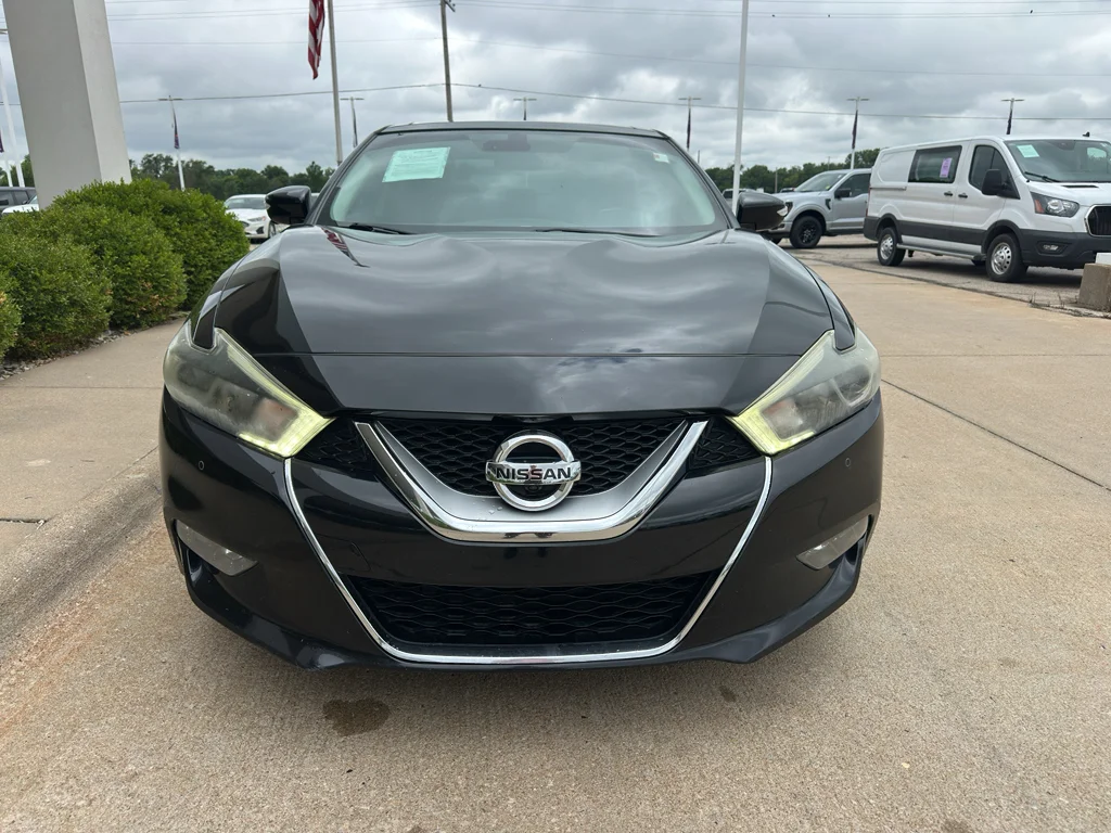 Used 2017 Super Black Nissan Platinum image 12