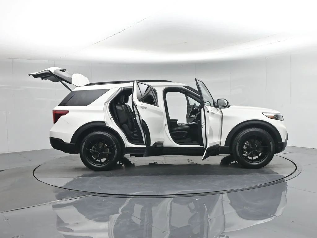 Used 2022 White Ford Timberline image 4