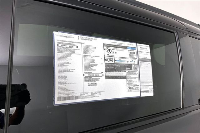 New 2027 Diamond Black Crystal Pearl-Coat Exterior Paint Chrysler Limited image 14
