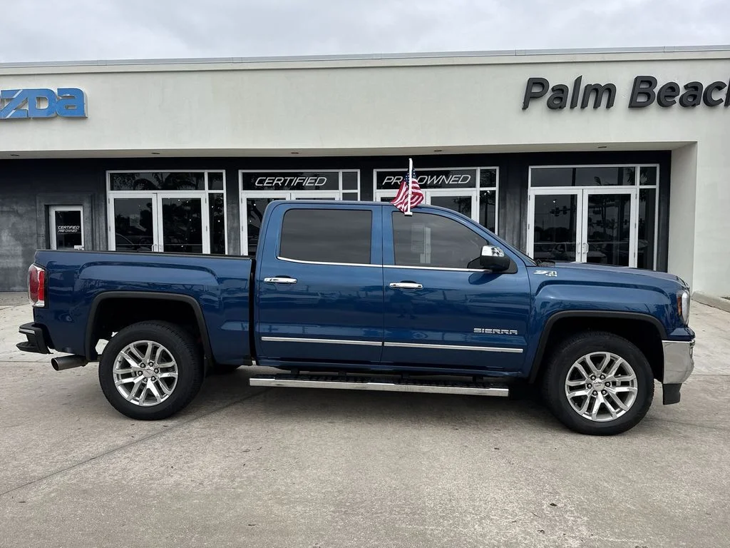 Used 2018 Blue Metallic GMC SLT image 5