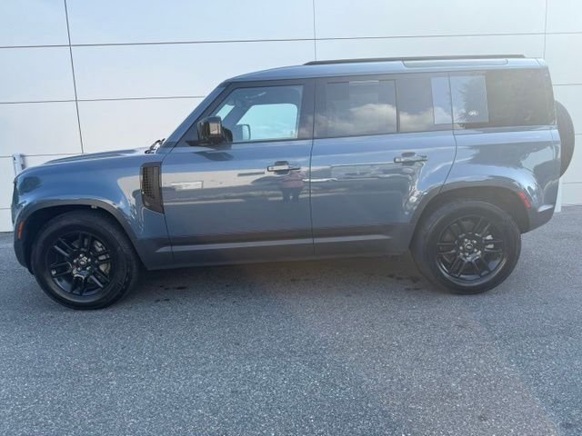Used 2023 Blue Land Rover SE image 2