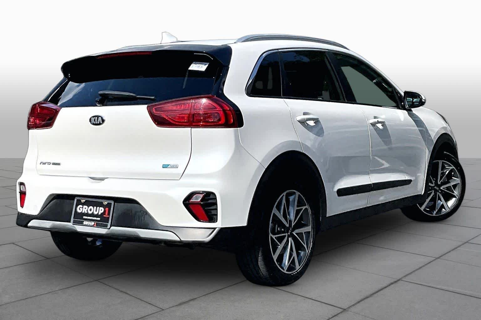 Used 2020 Snow White Pearl Kia Touring image 13