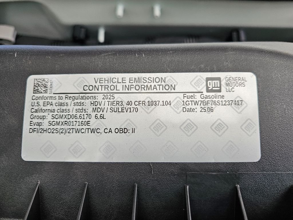 2025 GMC Savana Cargo Work Van - Photo 17