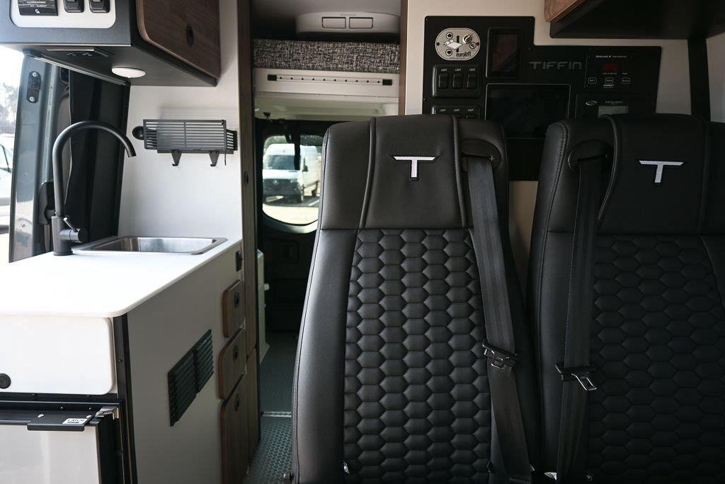 Used 2025 Blue Grey Tiffin  image 23