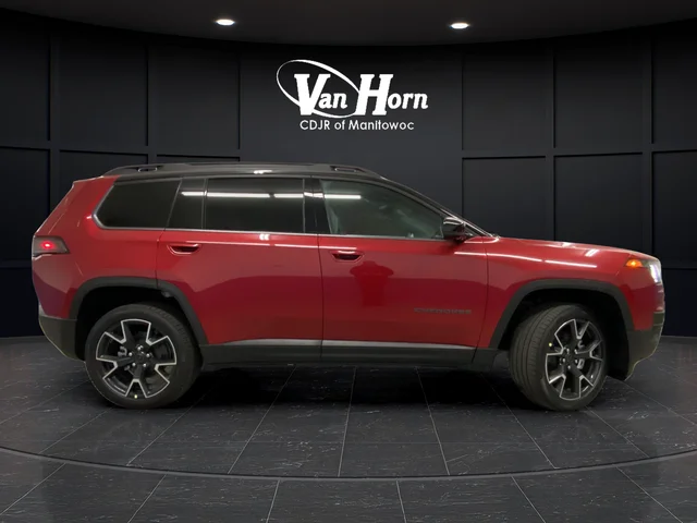 New 2026 Red Hot Pearl-Coat Exterior Paint Jeep Overland image 2