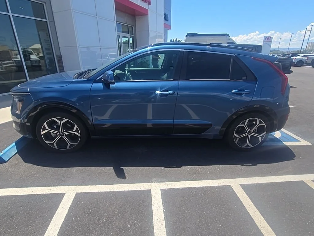 Used 2023 Mineral Blue Kia EX Touring image 3