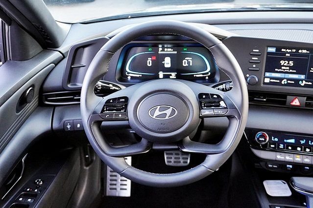 Used 2026 Gray Hyundai SEL Sport image 16