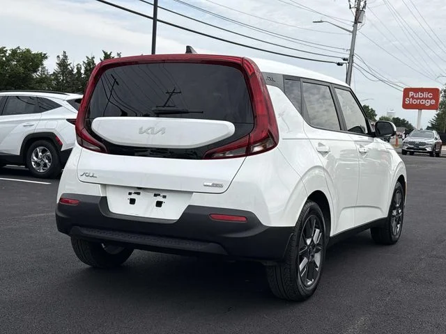 Used 2022 White Kia EX image 9