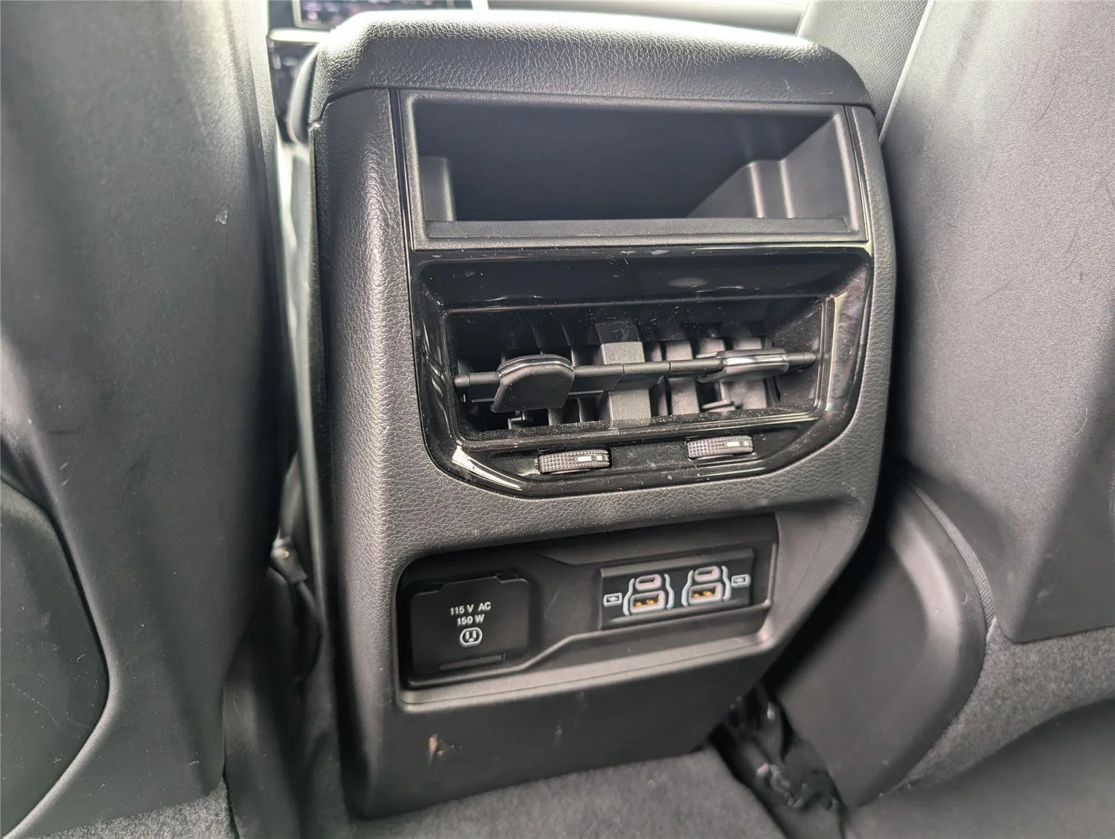 Used 2024 Diamond Black Crystal Pearlcoat Jeep Laredo image 29