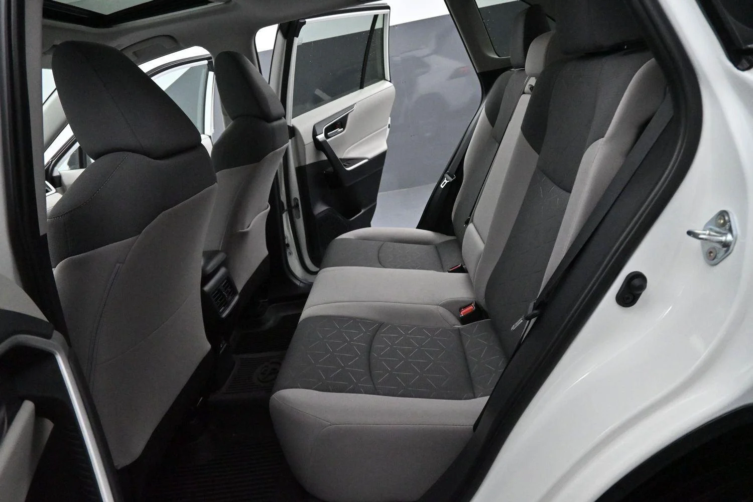 Used 2025 White Toyota XLE image 27