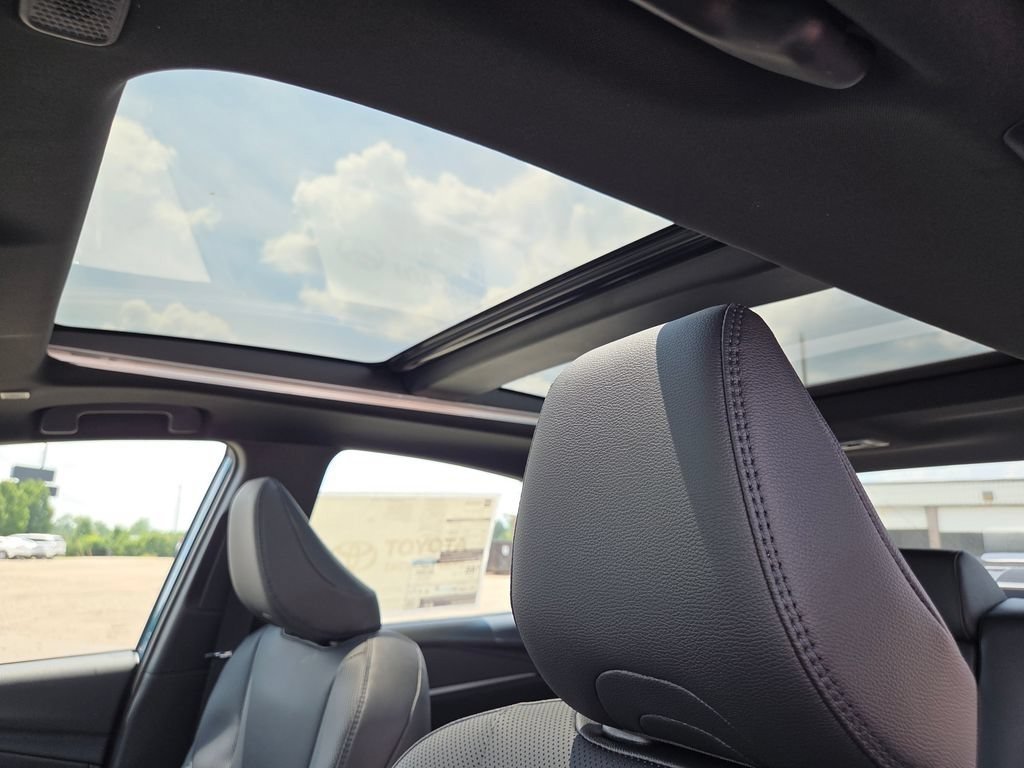 New 2026 Ocean Gem with Midnight Black Metallic roof Toyota XSE image 8