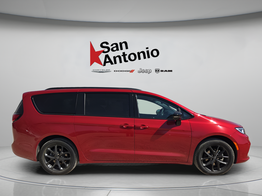 New 2026 Red Hot Pearl-Coat Exterior Paint Chrysler Select image 26