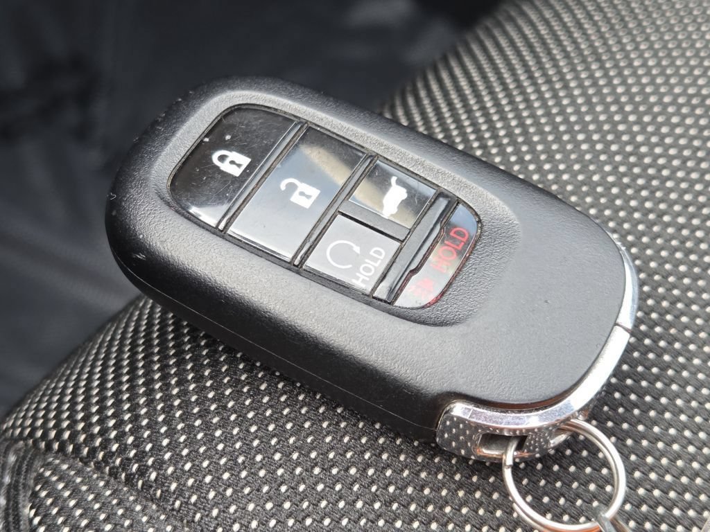 Used 2024 sparkle silver metallic Honda EX image 40