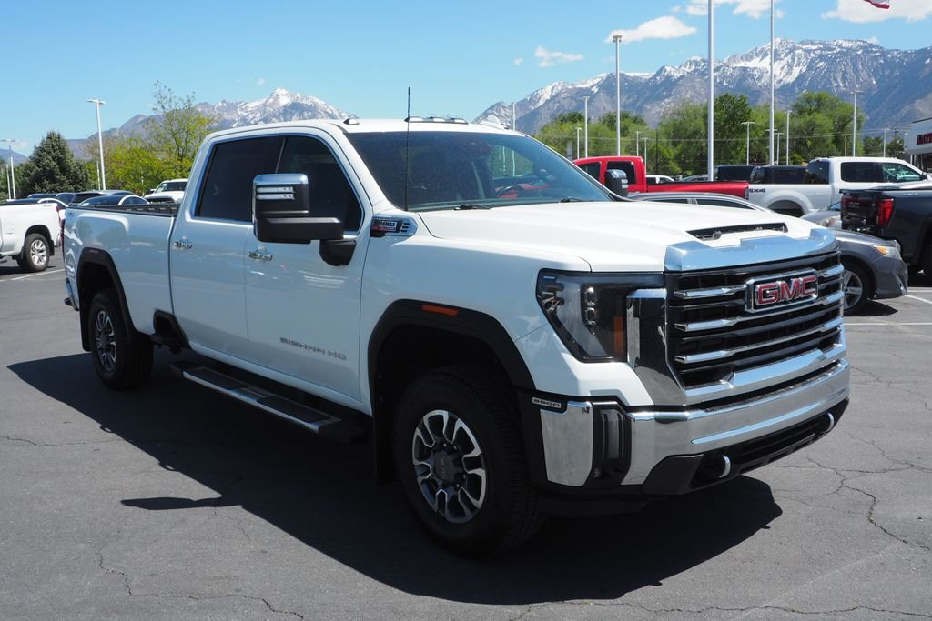 Used 2024 White GMC SLT image 3