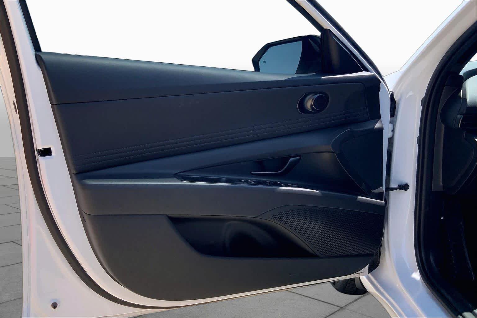 2025 Hyundai Elantra Blue - Photo 22