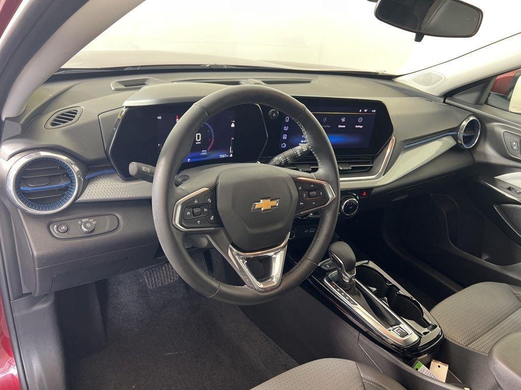Used 2025 Crimson Chevrolet LT image 3