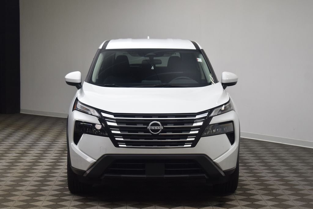 Used 2025 Everest White Pearl Nissan SV image 16