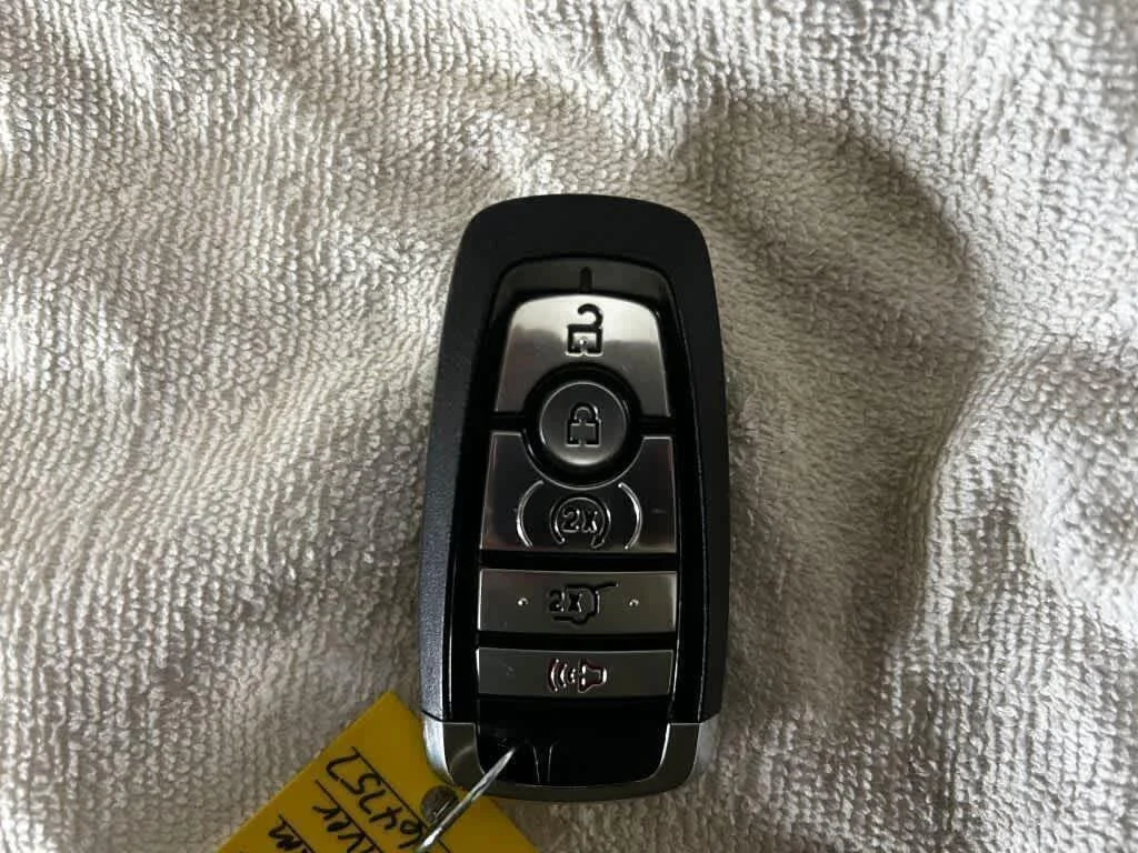Used 2023 Iconic Silver Ford Platinum image 3
