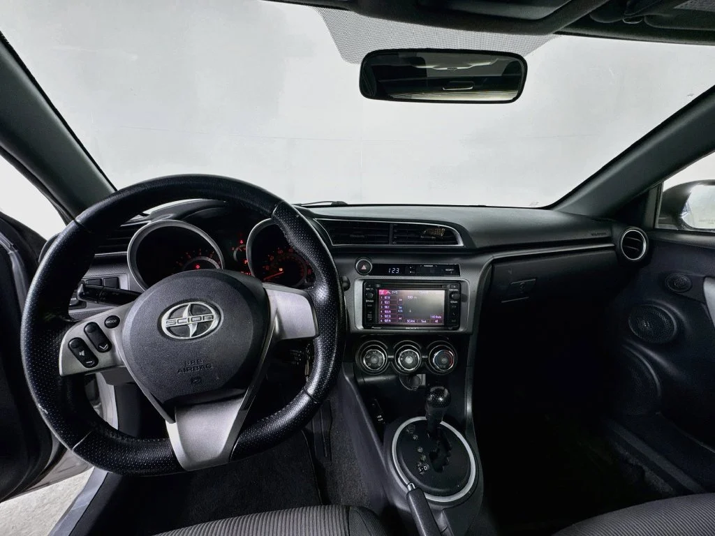 Used 2014 Classic Silver Metallic Scion Base image 24