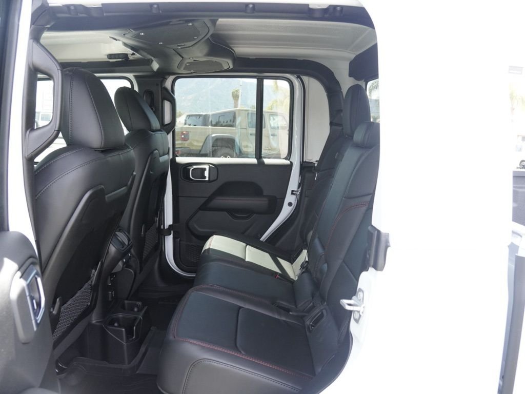 New 2026 Bright White Clear-Coat Exterior Paint Jeep Rubicon image 20