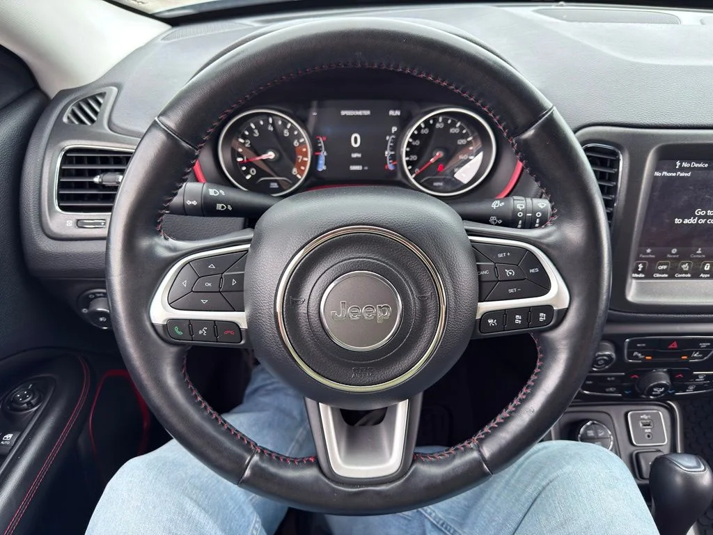Used 2021 Silver Jeep Trailhawk image 37