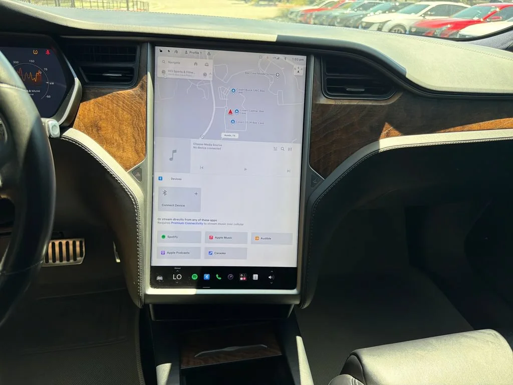 Used 2018  Tesla 75D image 25