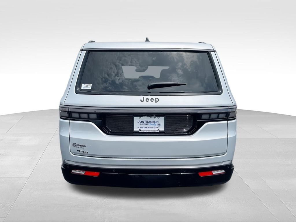 New 2026 Silver-Zynith Exterior Paint Jeep Limited Reserve image 7